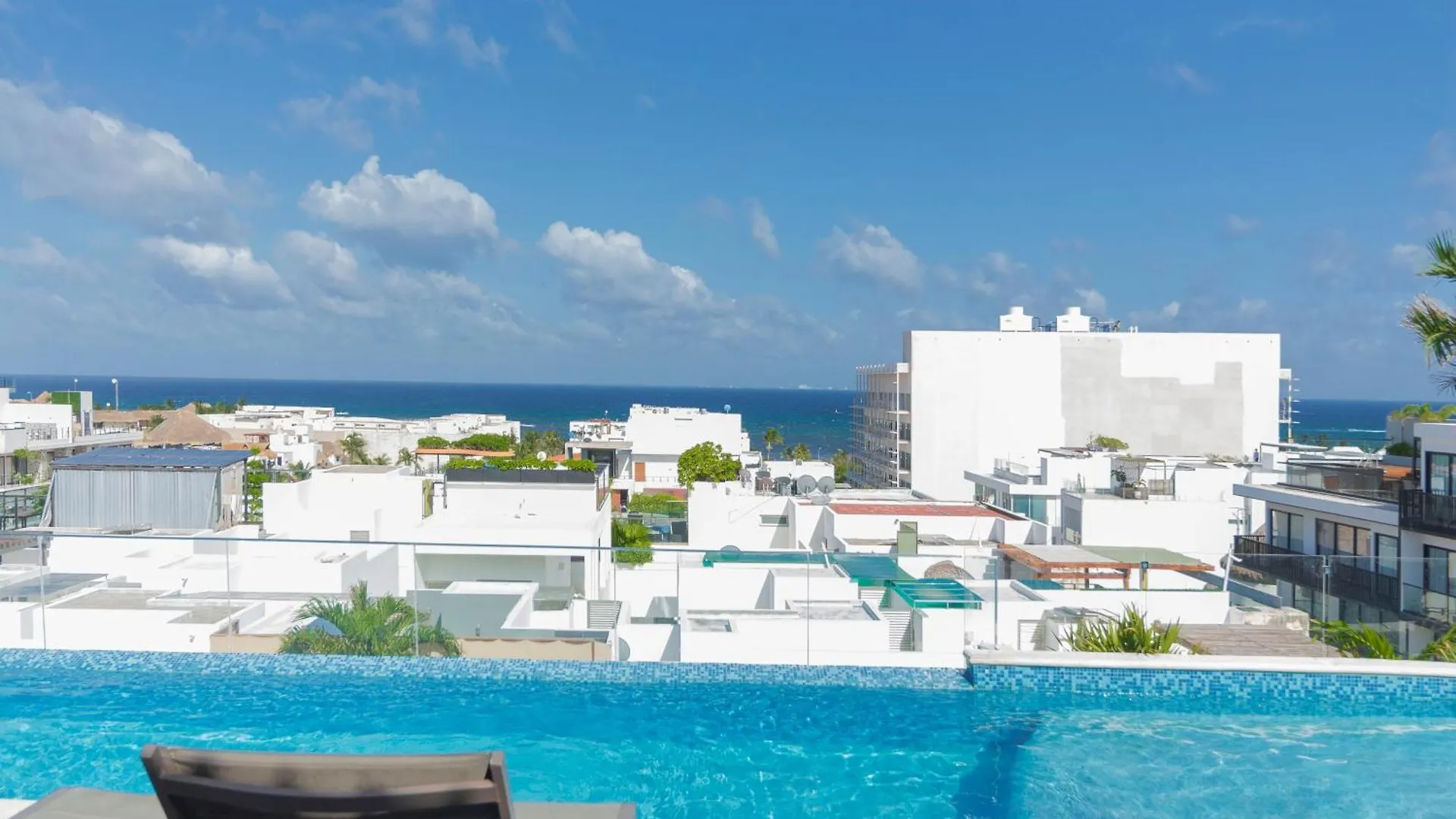 Luxurious & Attractive The Shore I Playa del Carmen Apartment